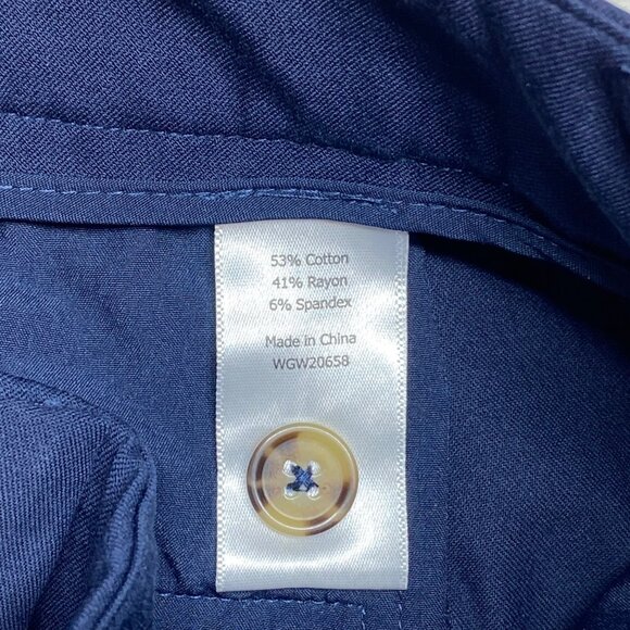 NWT 41 Hawthorn Women's Navy Blue Pleated Shorts Size 10 - Picture 3 of 4